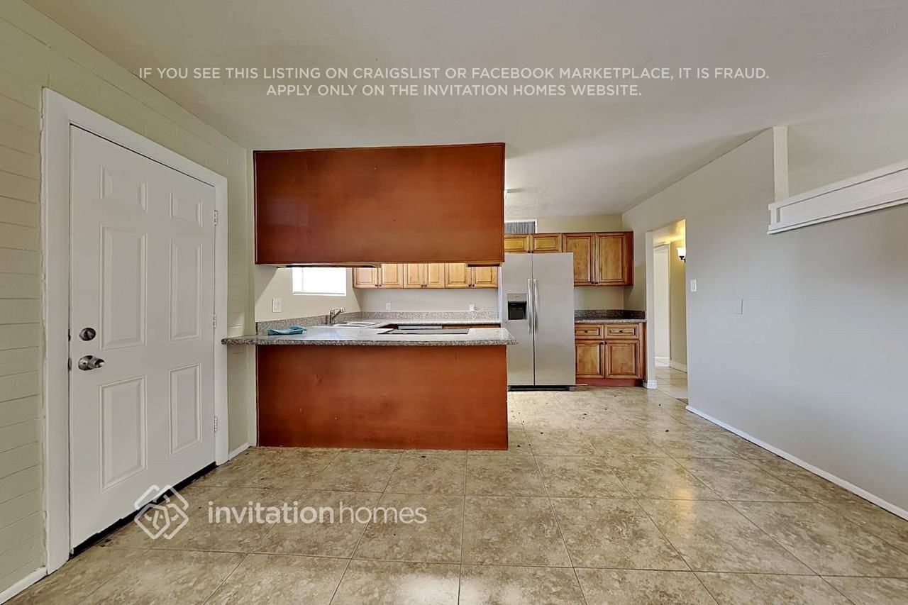 5611 N 65th Ave - Photo 7 of 21