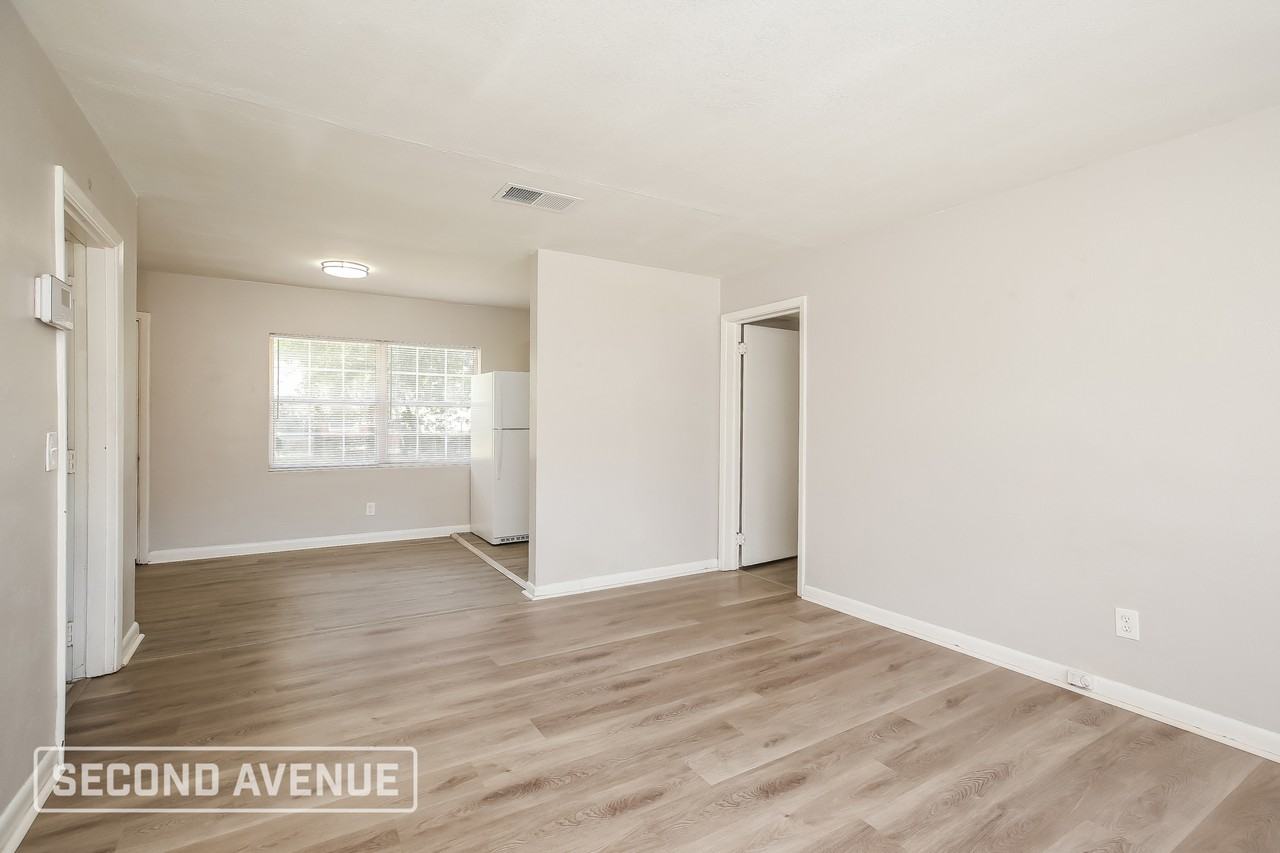 3015 Lansdell Dr - Photo 5 of 17