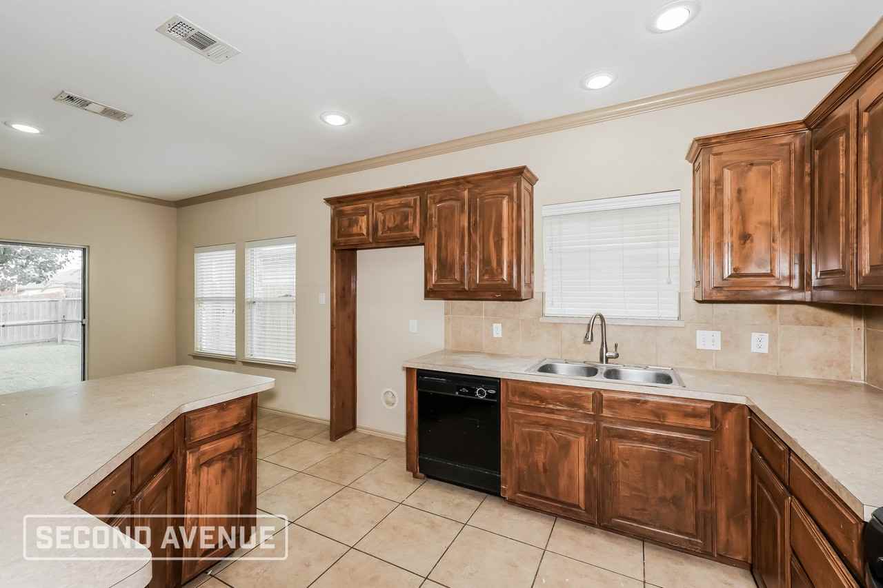 2120 Ingrid Ln - Photo 5 of 24