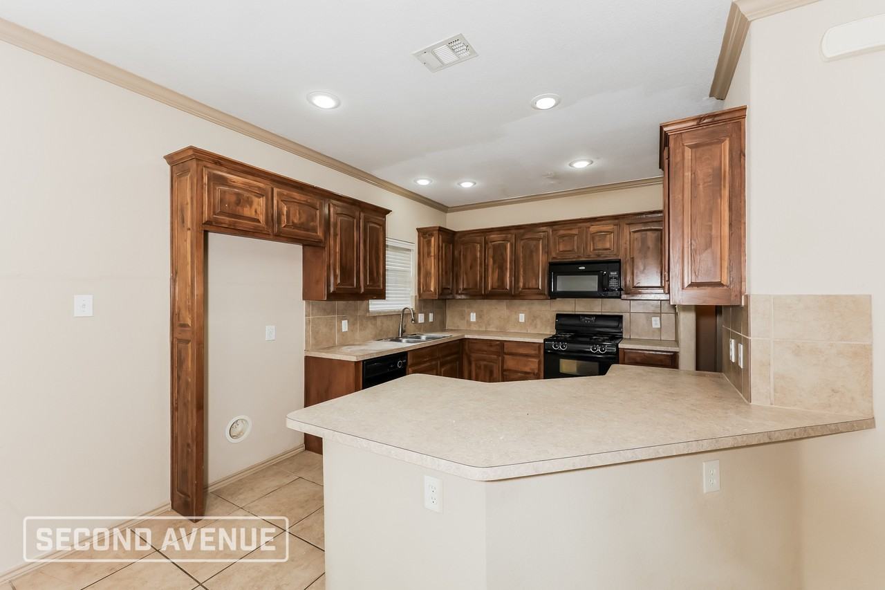 2120 Ingrid Ln - Photo 6 of 24