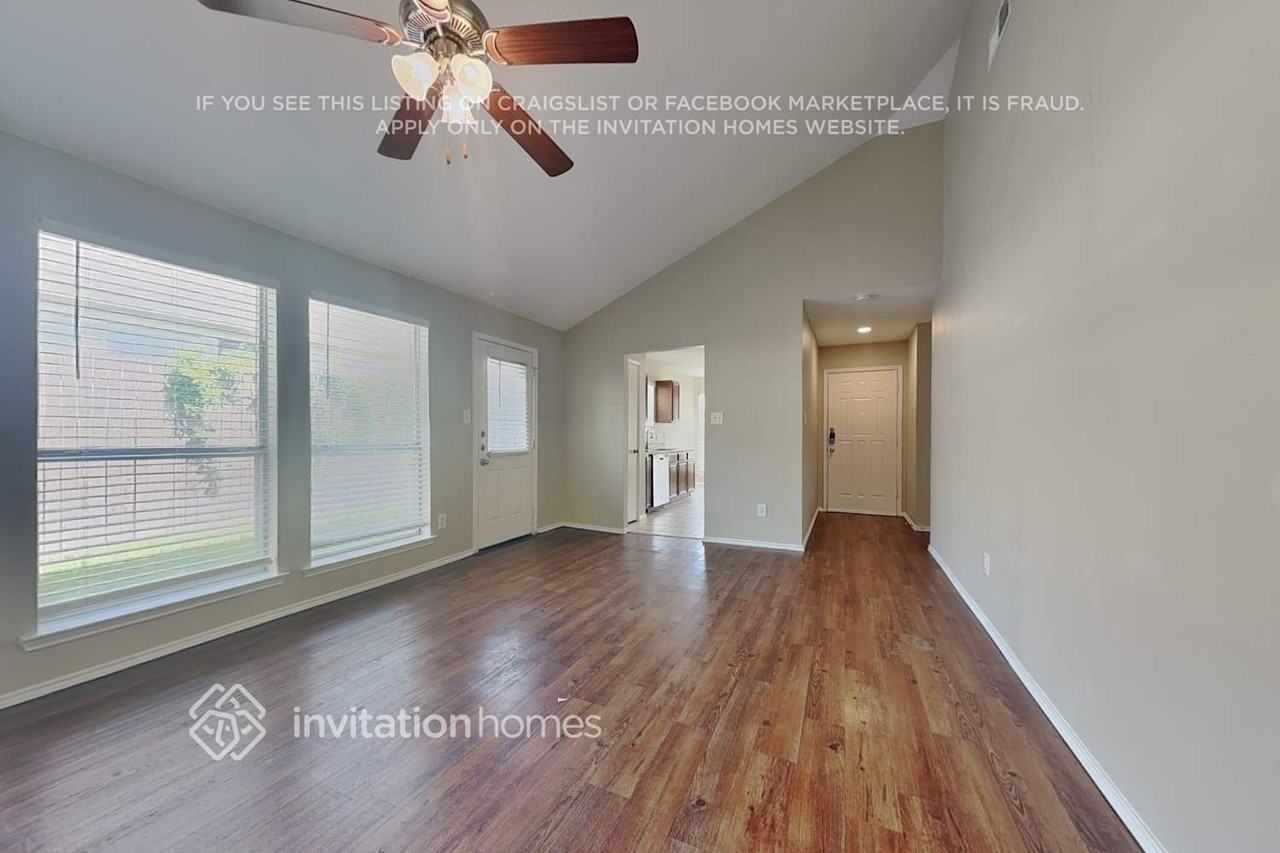 10321 Pleasant Mound Dr - Photo 4 of 18