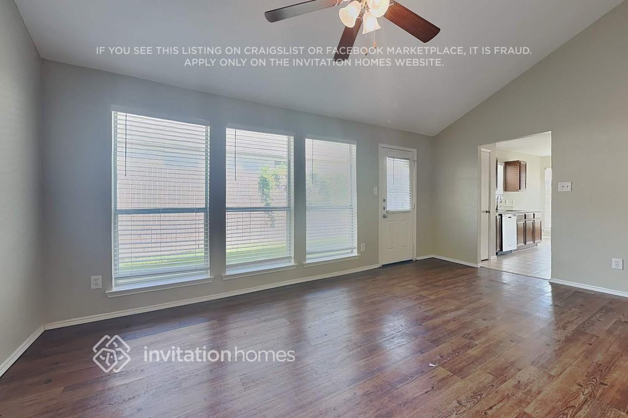 10321 Pleasant Mound Dr - Photo 5 of 18