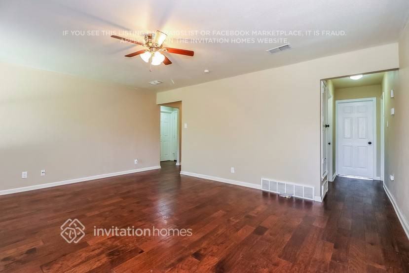 7533 Clover Ln - Photo 3 of 21