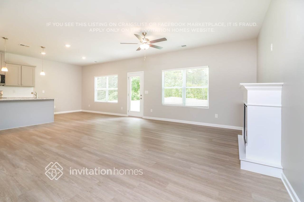139 W Woodland Mnr - Photo 5 of 18