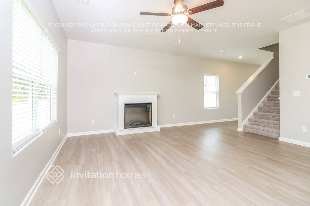 139 W Woodland Mnr - Photo 7 of 18