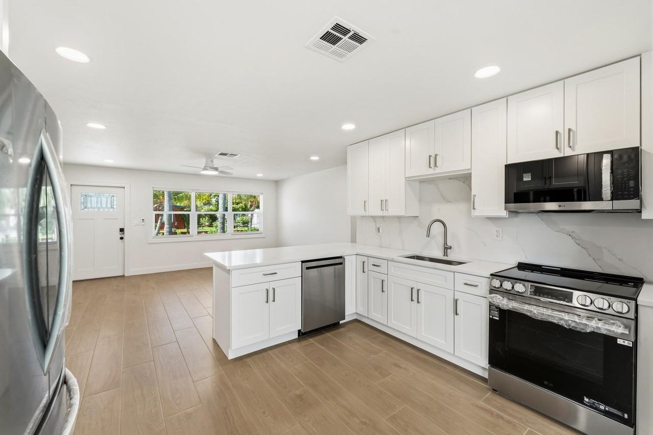 802 Lytle Street - Photo 2 of 15