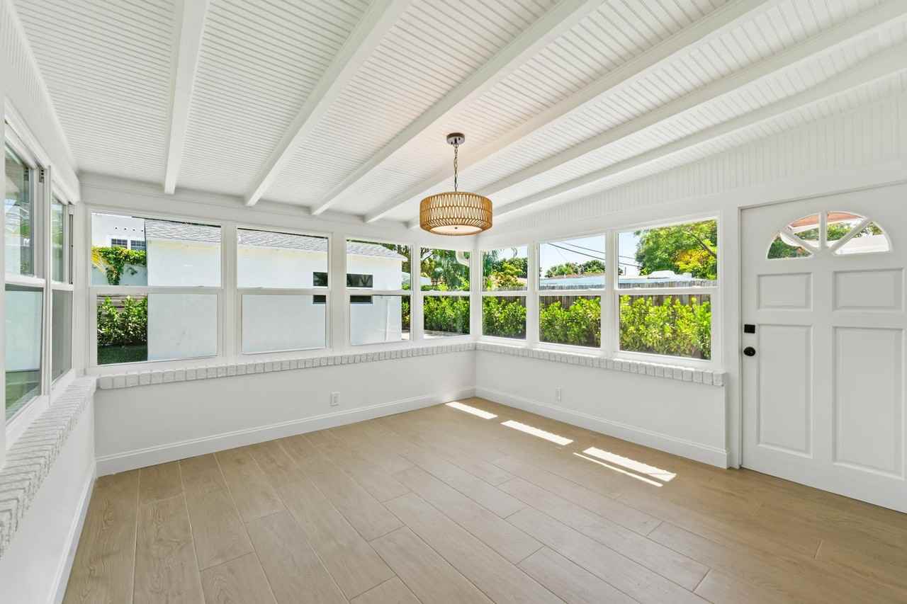 802 Lytle Street - Photo 4 of 15