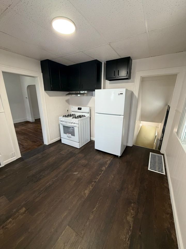 3559 W 122nd St #1 - Photo 2 of 15