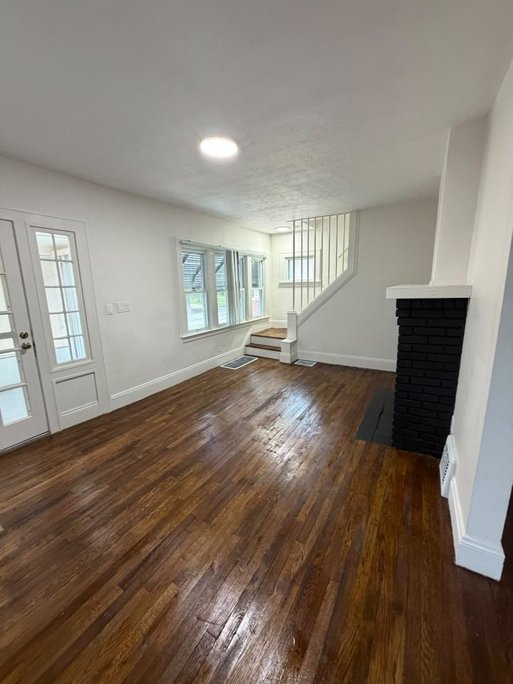 3559 W 122nd St #1 - Photo 3 of 15