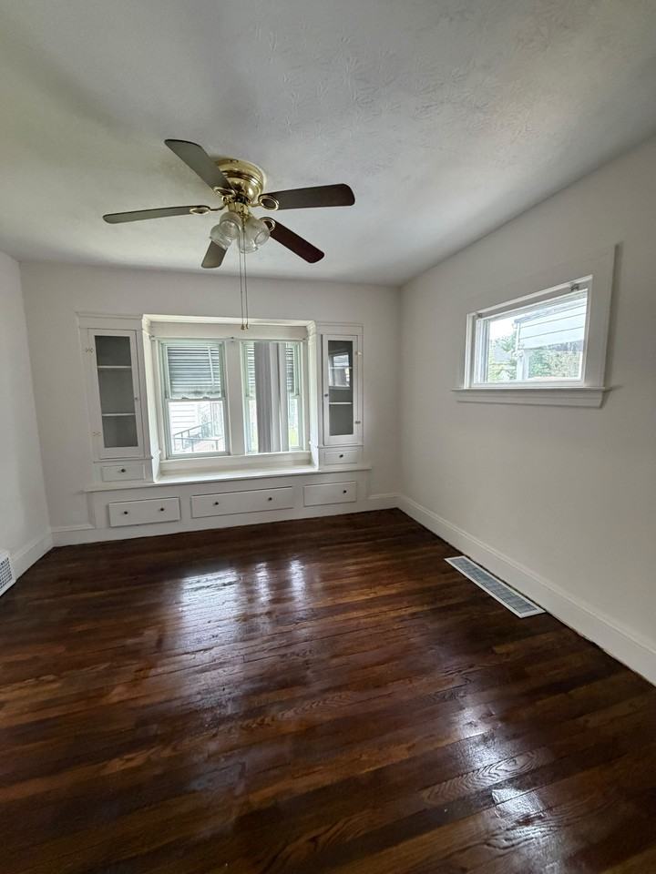 3559 W 122nd St #1 - Photo 4 of 15