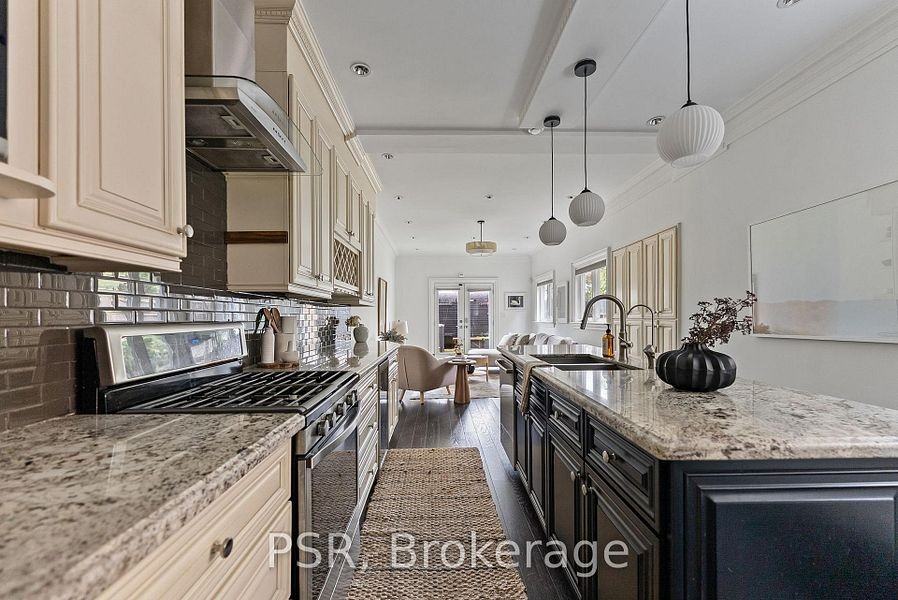 126 Dovercourt Road - Photo 4 of 34