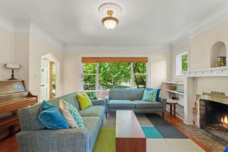 351 Nw 84th St - Photo 5 of 38
