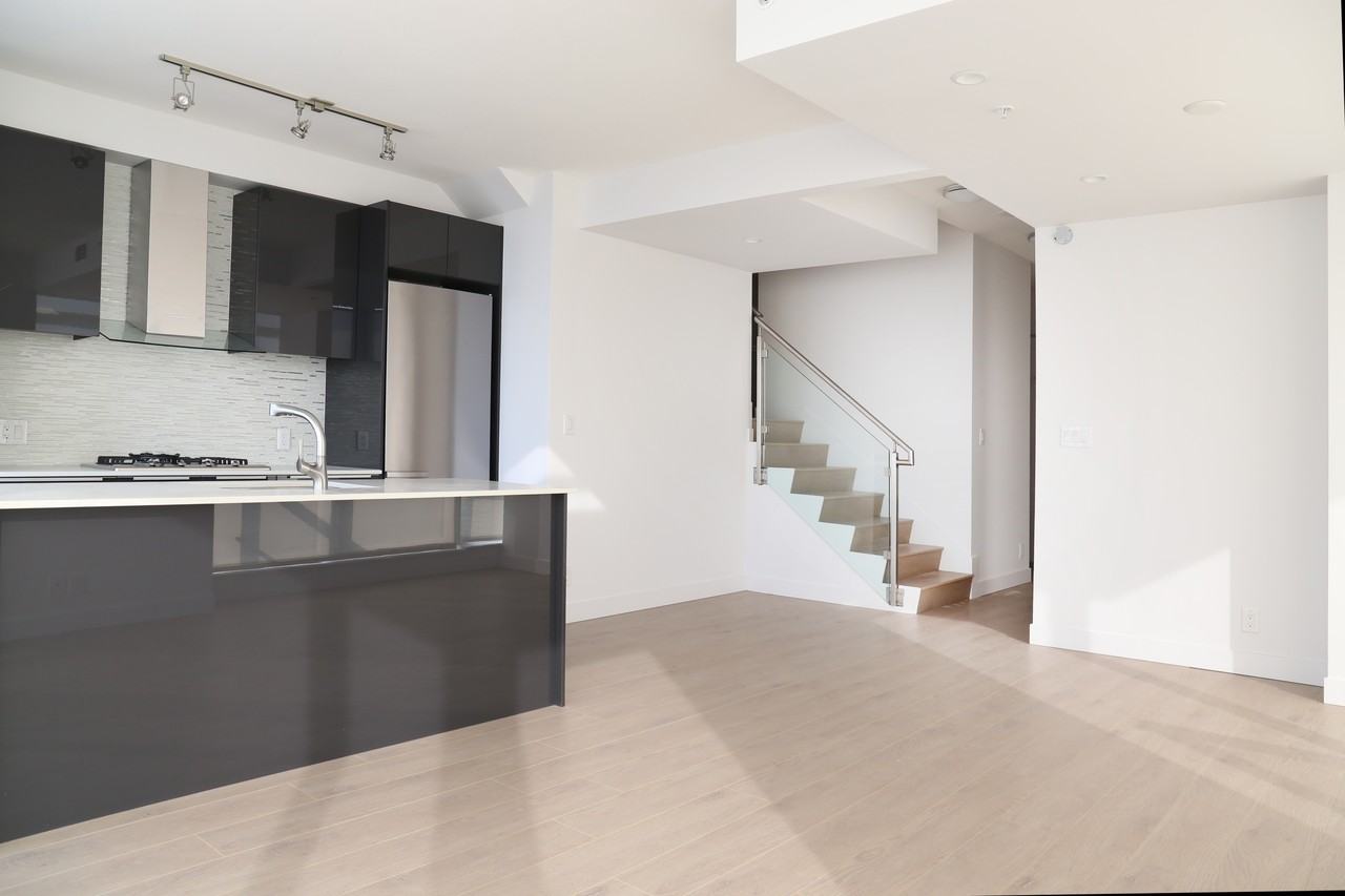 1283 Howe St - Photo 7 of 32