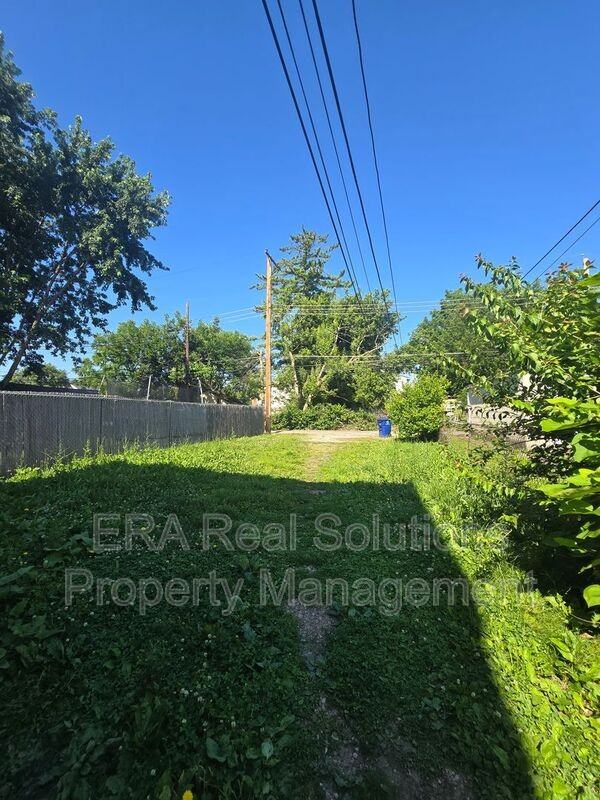 361 S Harris Ave #A - Photo 3 of 18