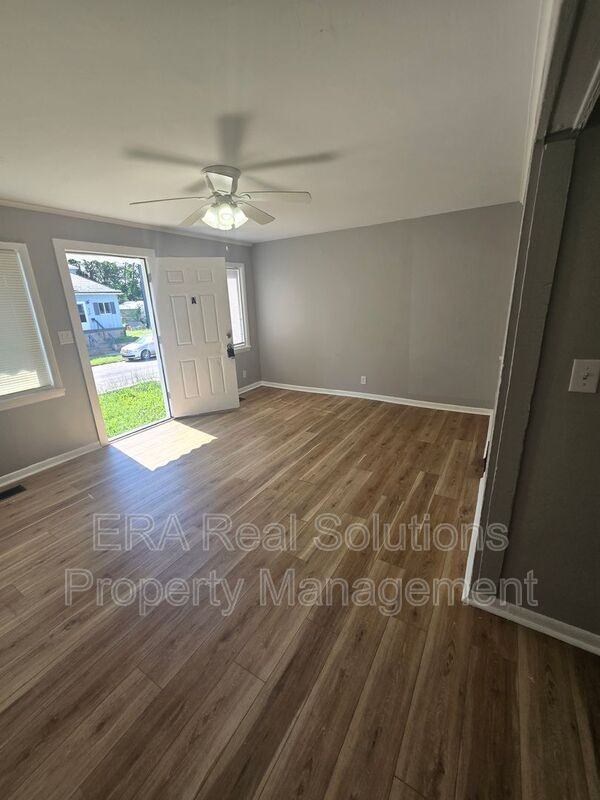 361 S Harris Ave #A - Photo 5 of 18