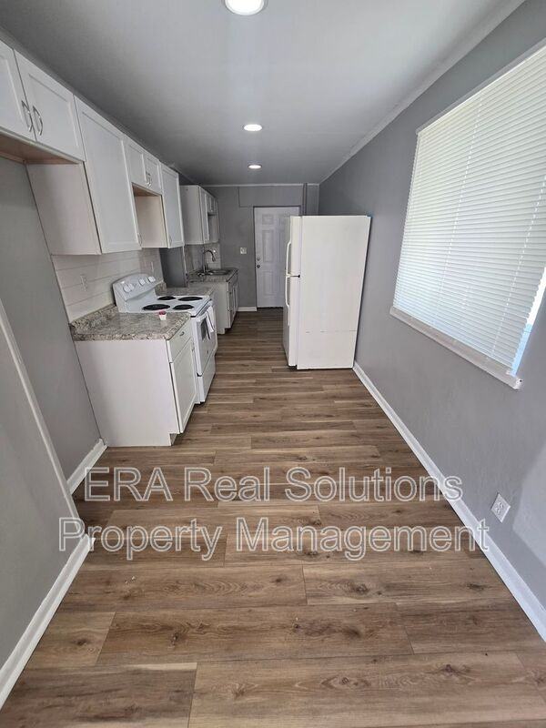 361 S Harris Ave #A - Photo 6 of 18