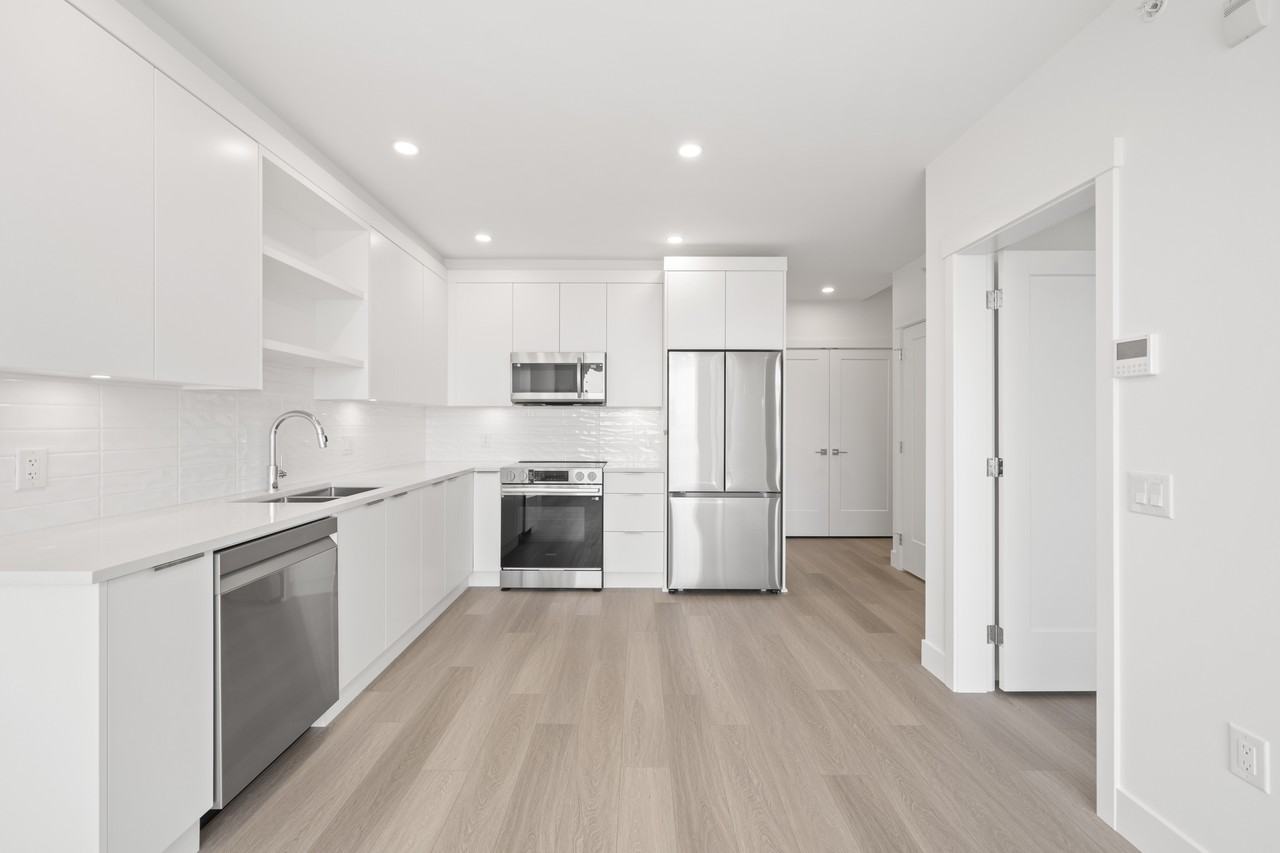 22348 North Ave - Photo 5 of 24
