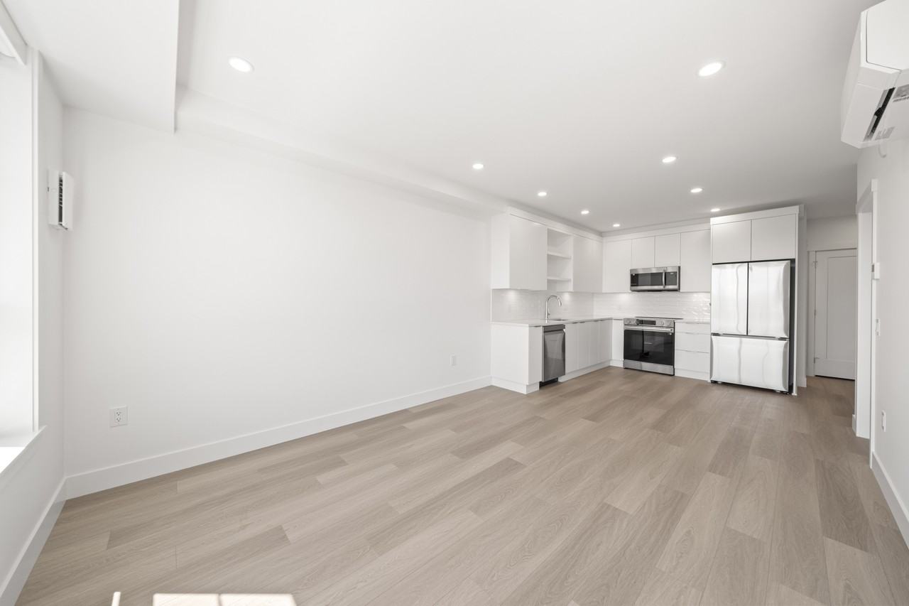 22348 North Ave - Photo 7 of 24