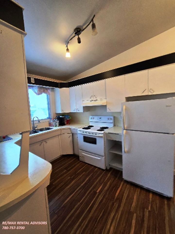 12804 81 Street Northwest - Photo 4 of 30