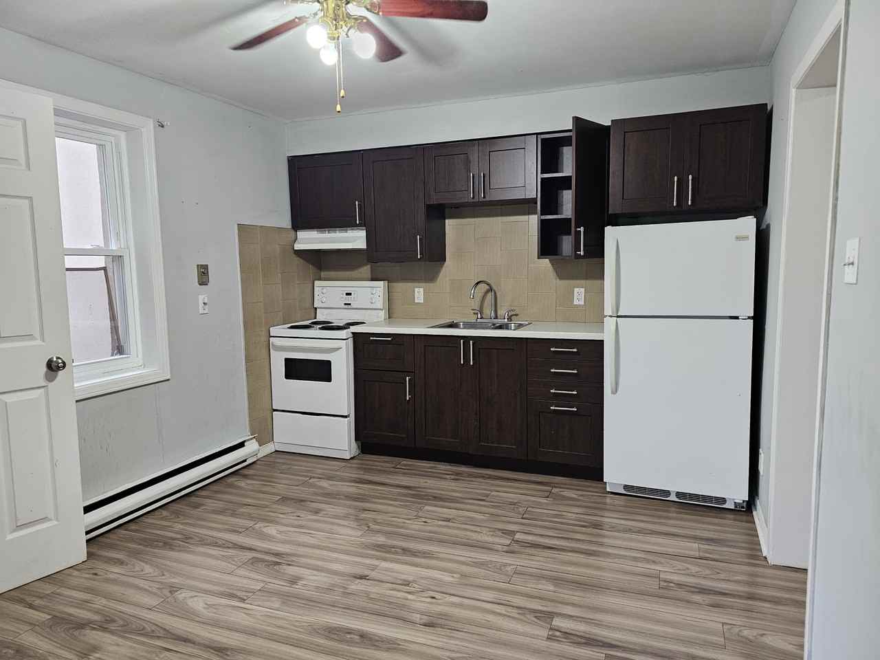 25 Hazel St - Photo 2 of 8