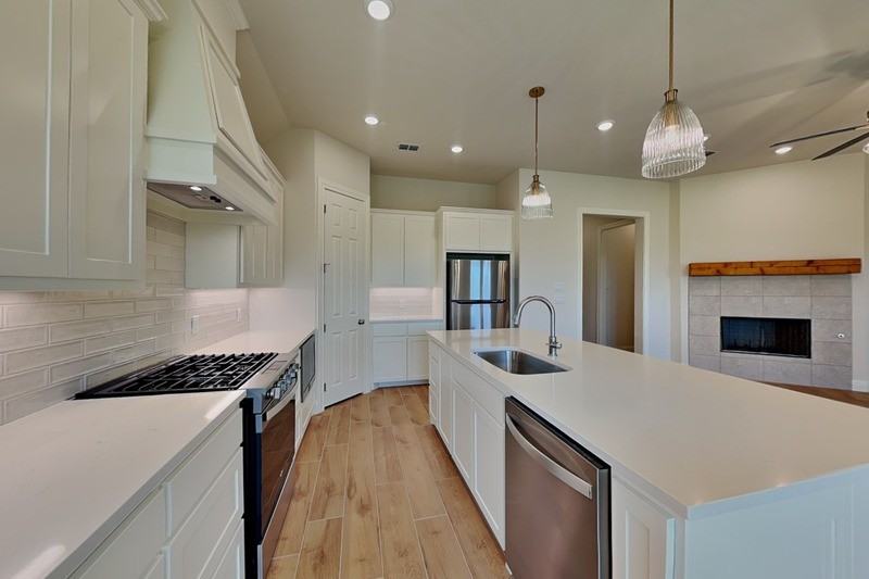 8209 Crystal Lagoon Way - Photo 5 of 16