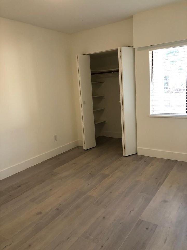 9700 Glenacres Drive - Photo 8