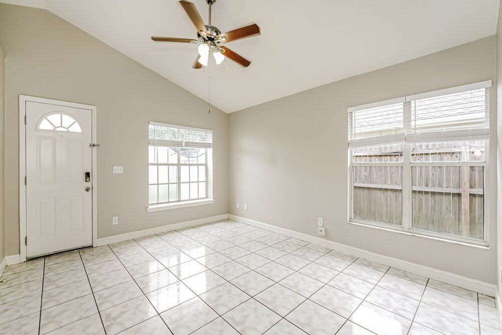9599 Lupine Ave - Photo 3 of 16
