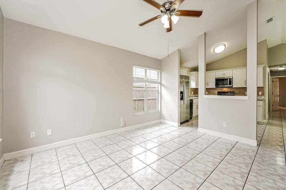 9599 Lupine Ave - Photo 4 of 16