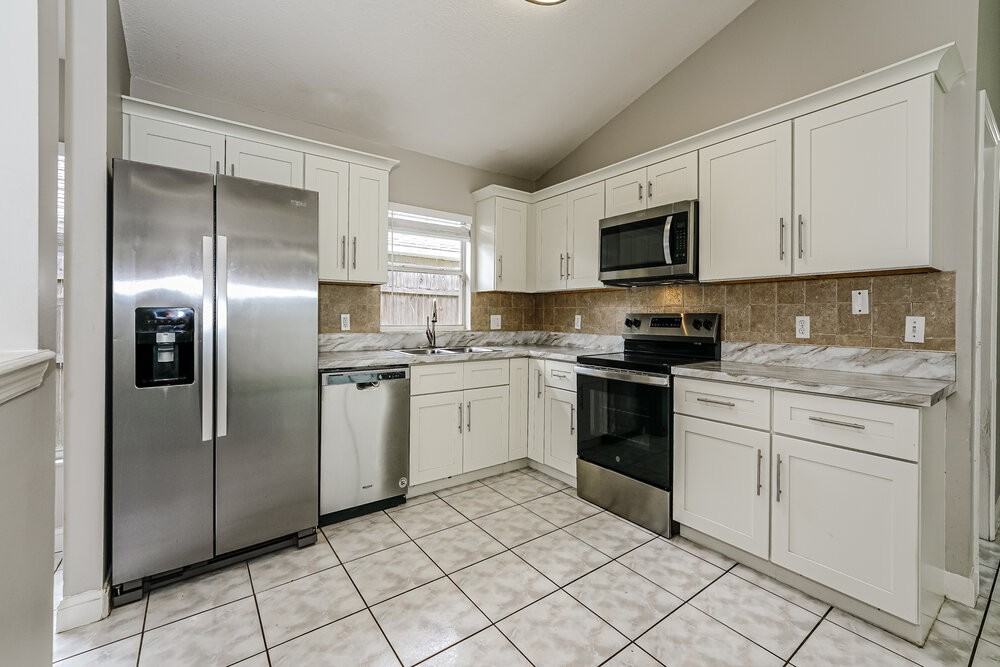 9599 Lupine Ave - Photo 7 of 16