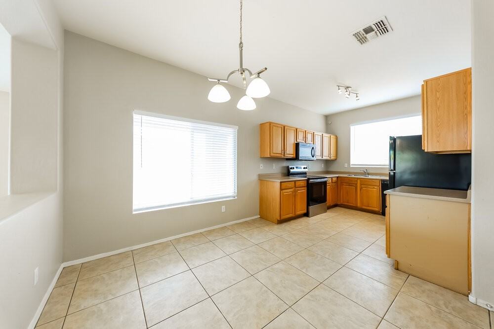 14601 N 154th Ave - Photo 7 of 16
