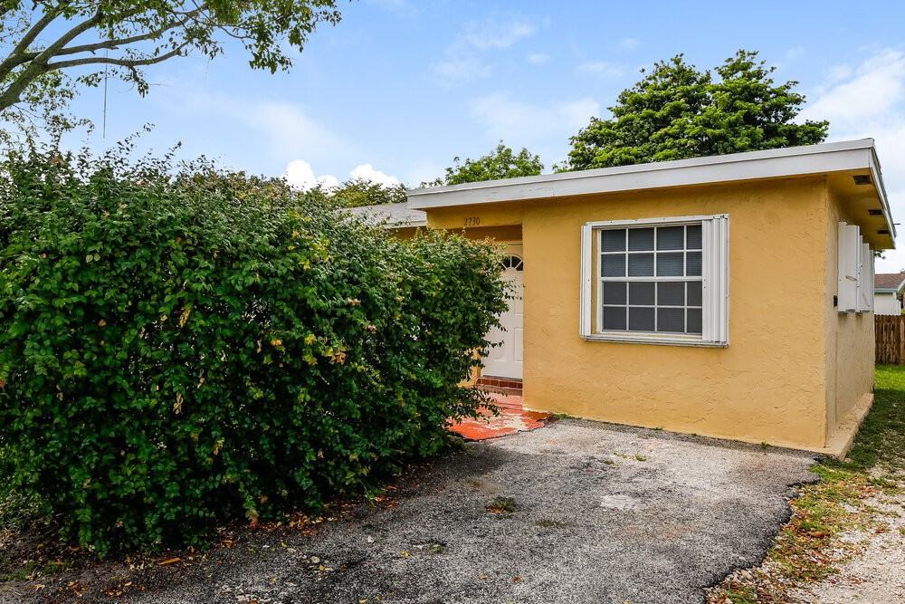 2730 Nw 23rd St - Photo 3 of 16