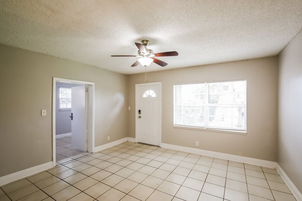 2730 Nw 23rd St - Photo 6 of 16