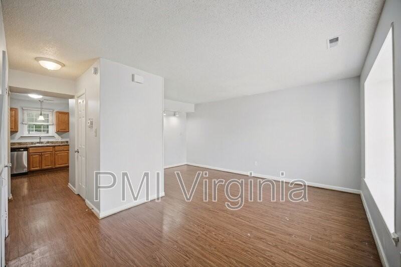 3310 Scarborough Way - Photo 4 of 34