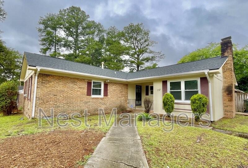 717 Rockwood Dr - Photo 2 of 25