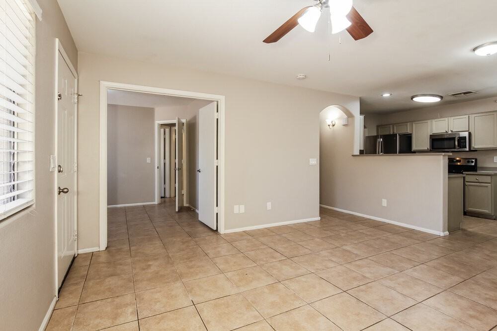 12508 W Windsor Blvd - Photo 4 of 16
