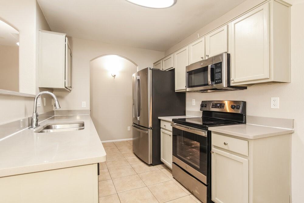 12508 W Windsor Blvd - Photo 6 of 16
