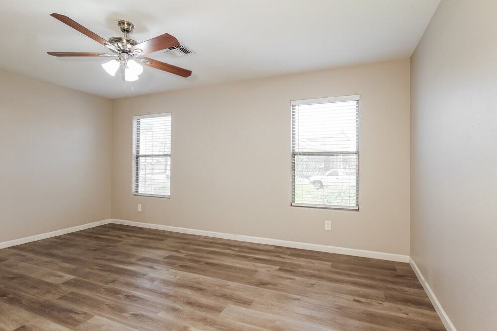 12508 W Windsor Blvd - Photo 7 of 16