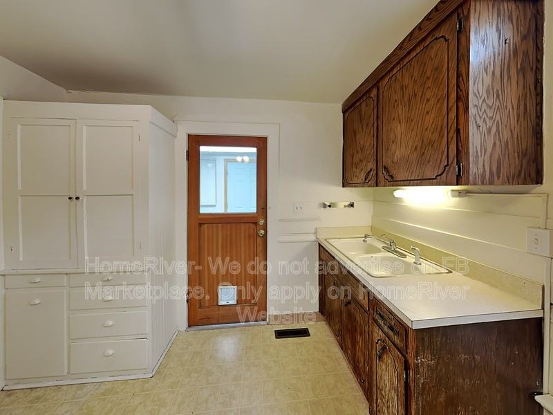 1114 W Fairview Ave - Photo 7 of 19