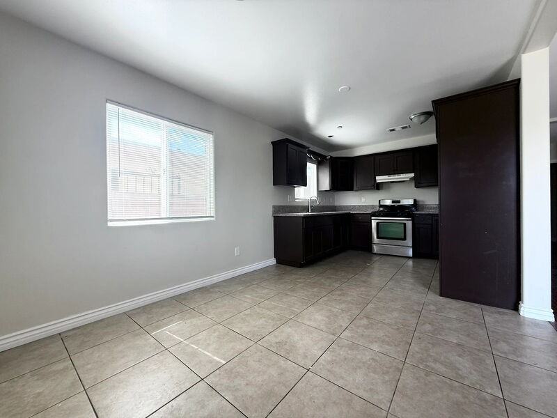 1549 E 50th St - Photo 3 of 17