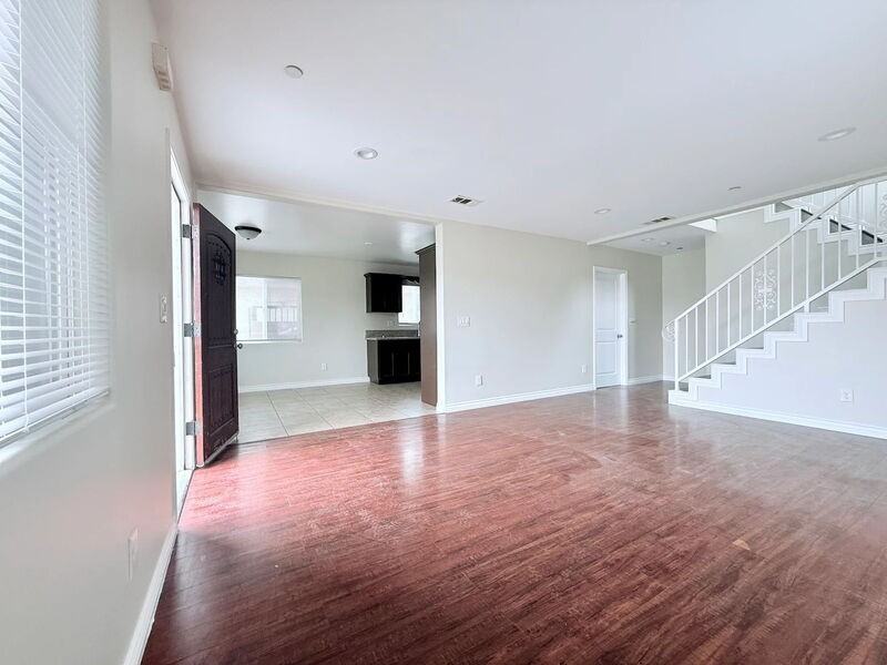 1549 E 50th St - Photo 5 of 17