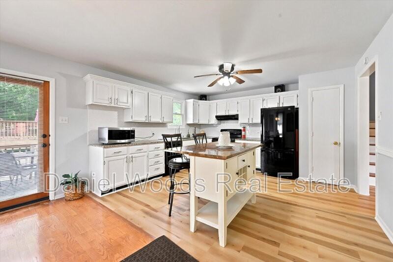 409 Dutton St - Photo 4 of 20