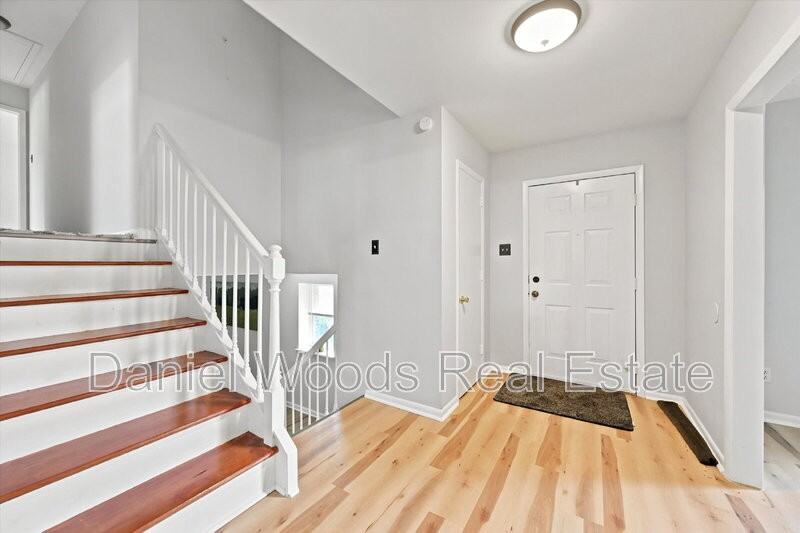 409 Dutton St - Photo 5 of 20