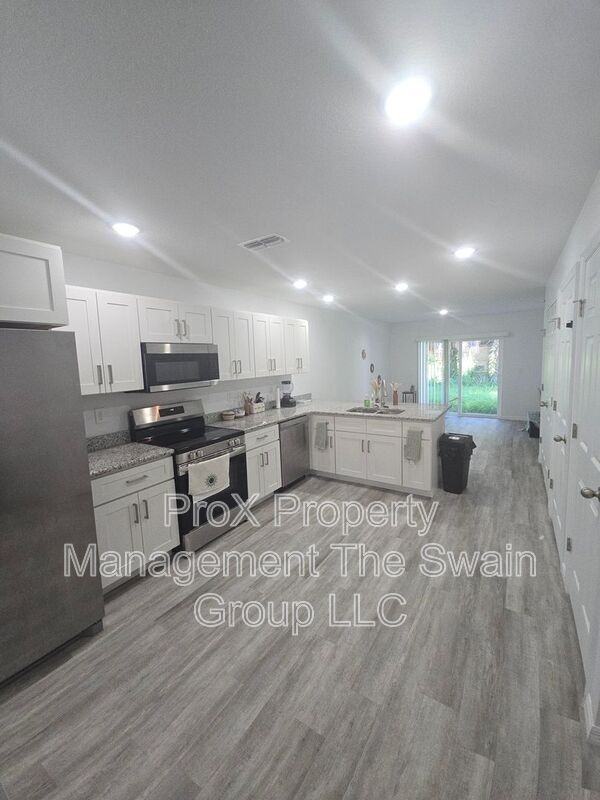304 Avenue P Nw - Photo 3 of 13