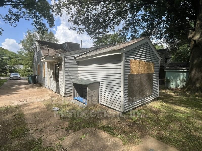 2447 Twain Ave - Photo 2 of 21