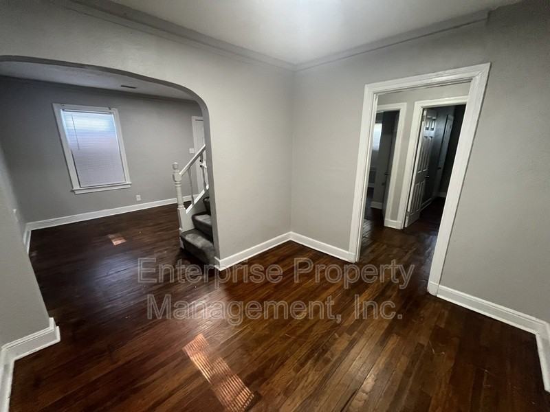 2447 Twain Ave - Photo 6 of 21