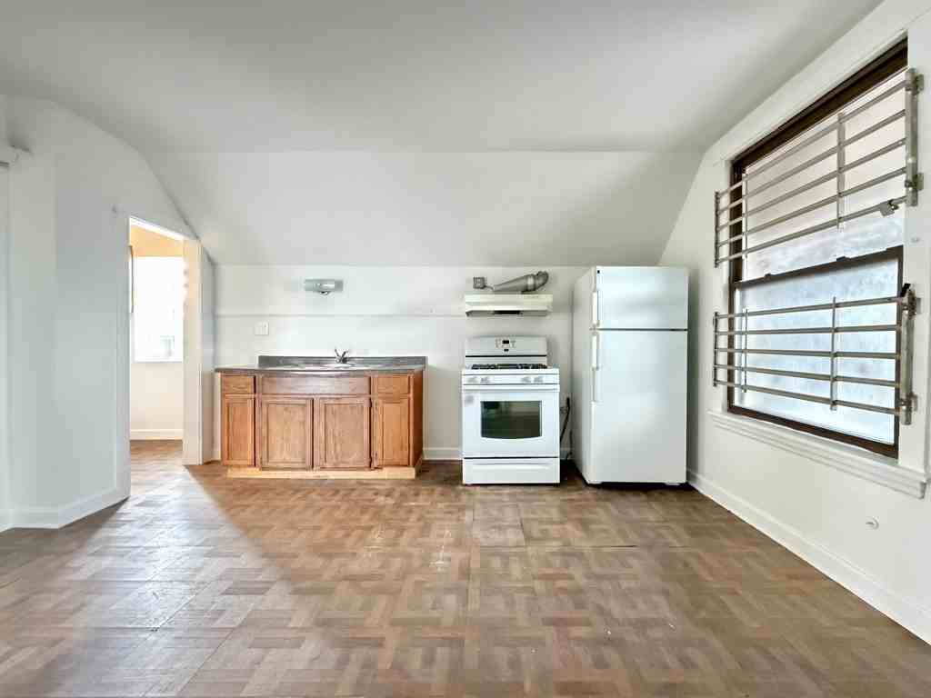 1609 N Mcvicker Ave #CH2 - Photo 2 of 21