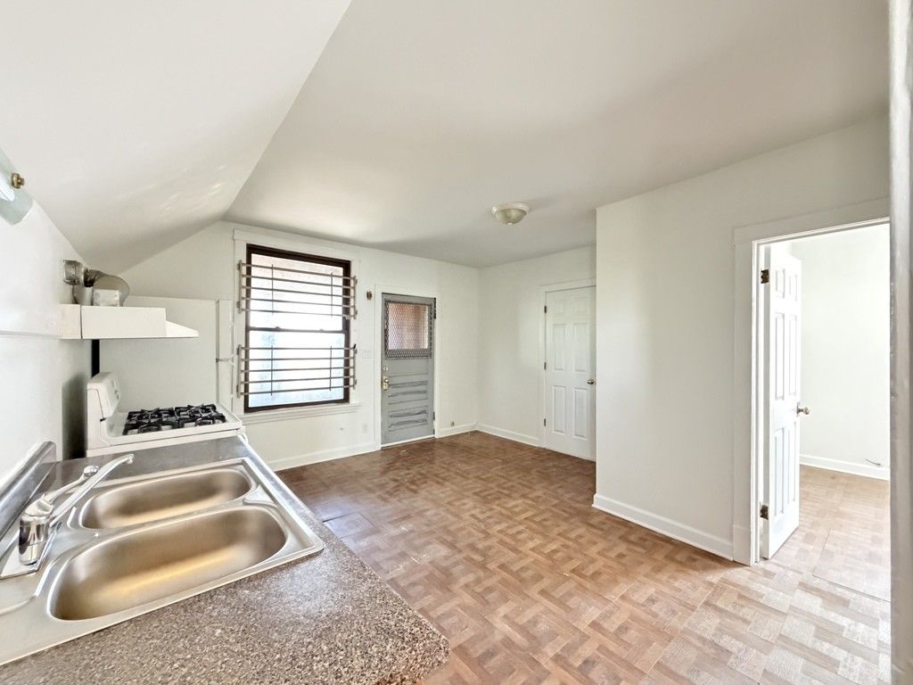 1609 N Mcvicker Ave #CH2 - Photo 6 of 21