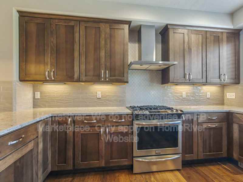2365 W Summit Pkwy - Photo 2 of 20