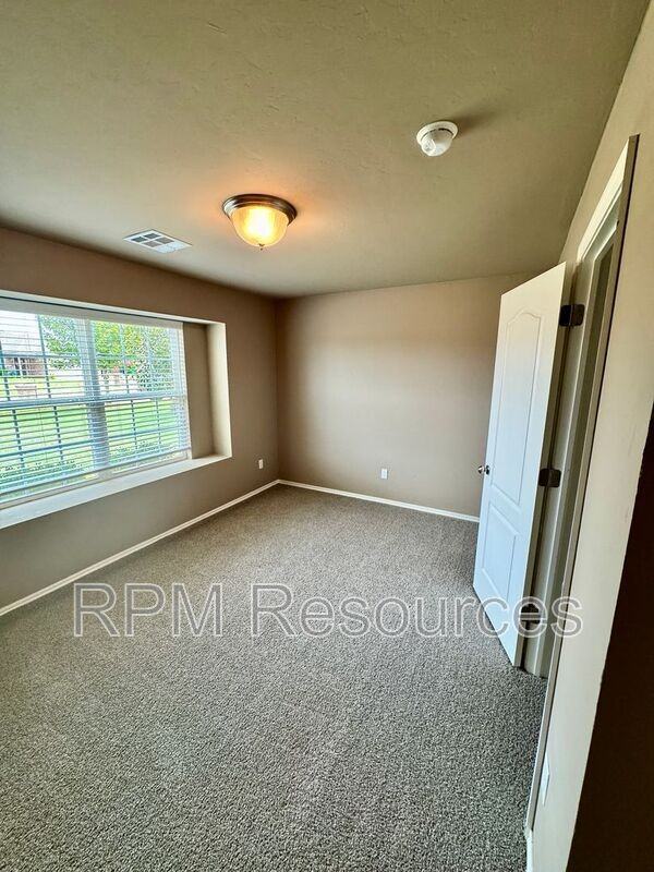 2705 Sugar Pine Dr - Photo 5 of 26