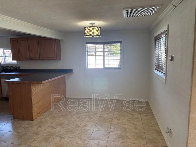1296 Nw Keasey St - Photo 5 of 19